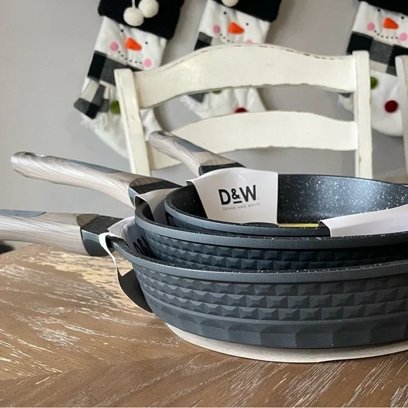 BRAND NEW D&W 3 pc Frying Pan Set